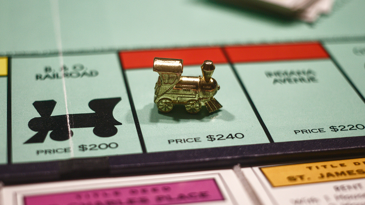 Joshua Hoehne Unsplash - Monopoly pieces