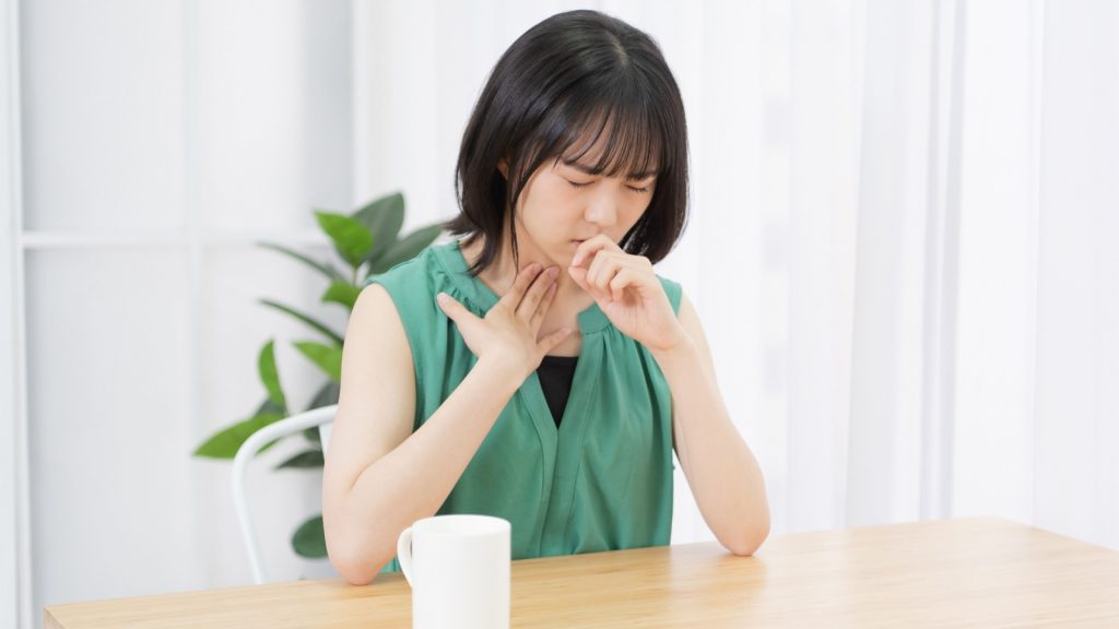 Woman have sore throat