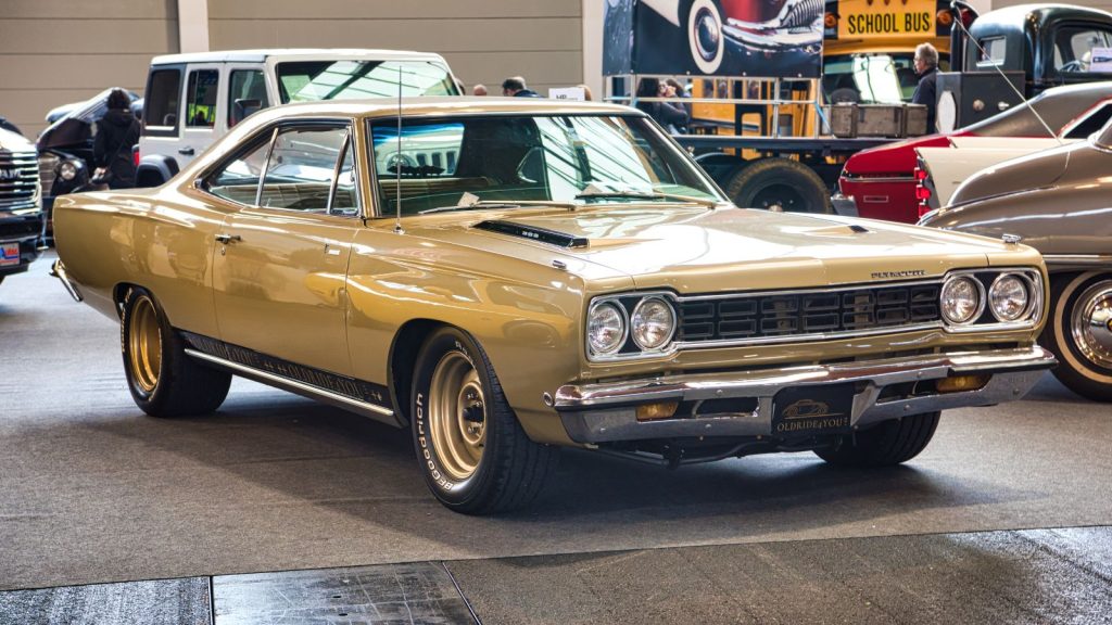 Golden Sand Plymouth Road Runner