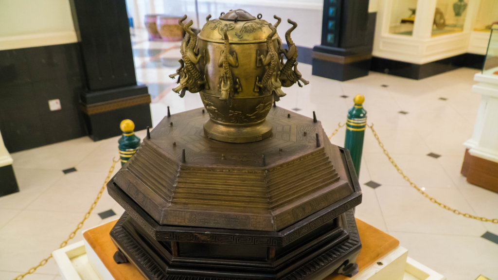 Chinese Seismograph