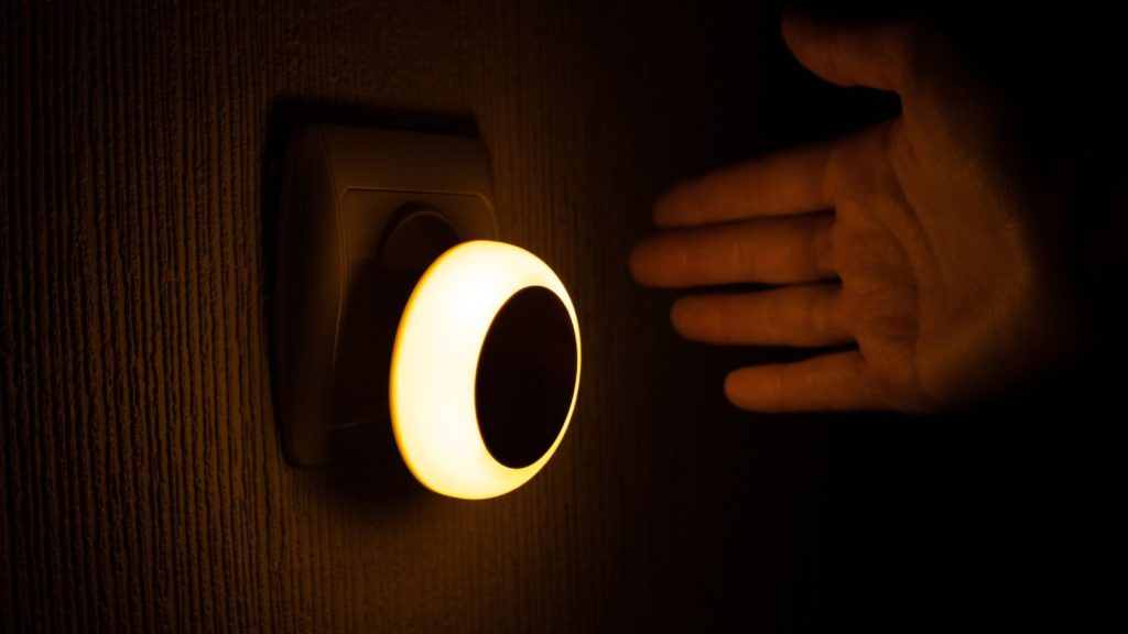 LED Round White Night Light Dusk To Dawn Sensor