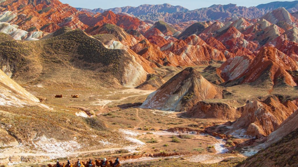 travellers crossing the Silk Road