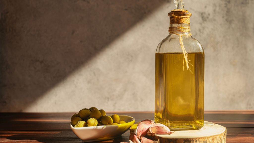 olive oil with garlic