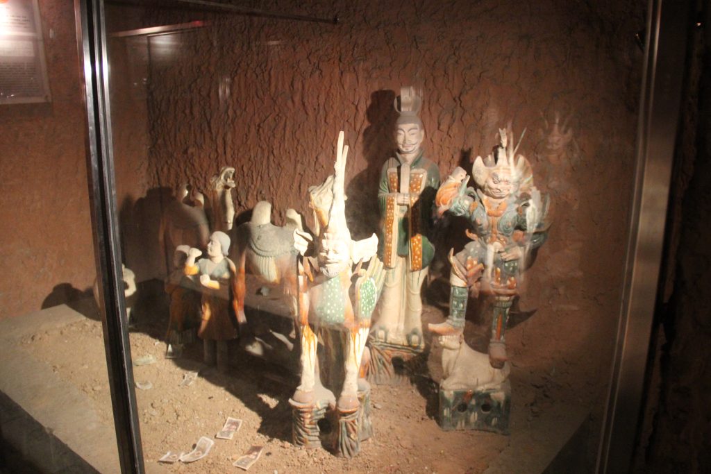 tang dynasty tomb of anpu and his wife
