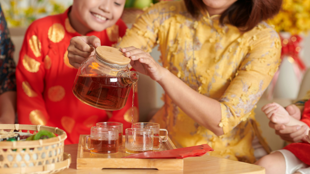 mother pouring tea
