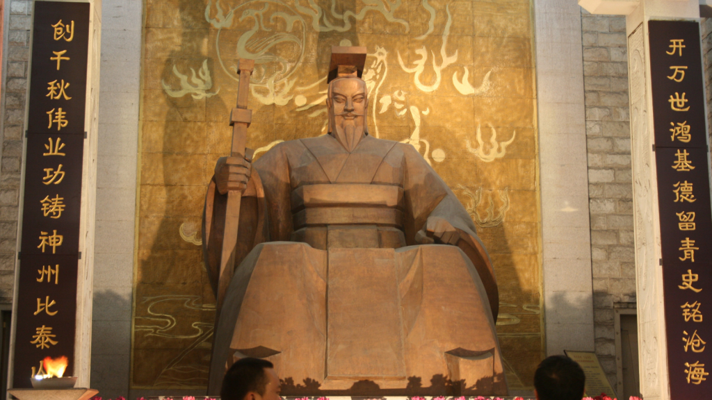 Statue of Huangdi, the Yellow Emperor
