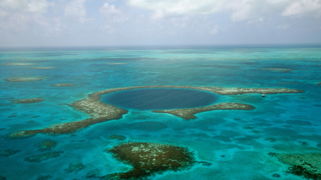 Great Blue Hole in Belize
