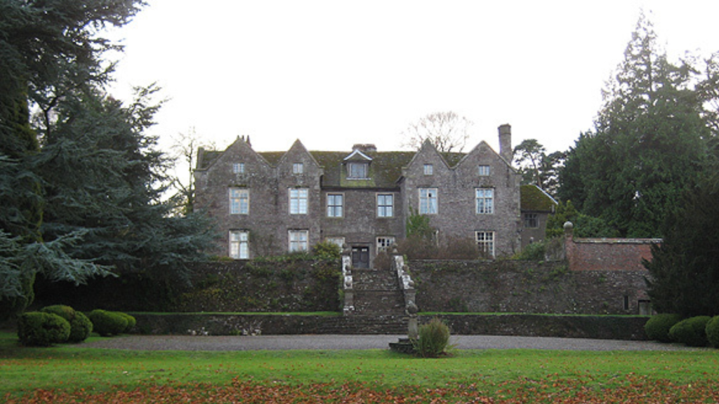  Llanfihangel Court